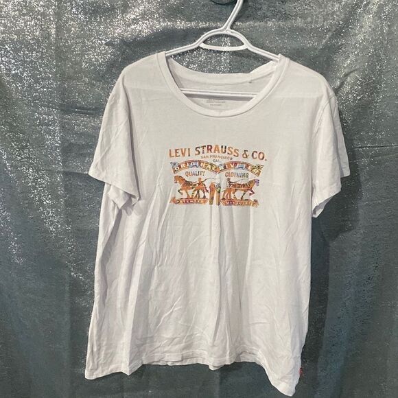 - Levis t shirt - Picture 1 of 2